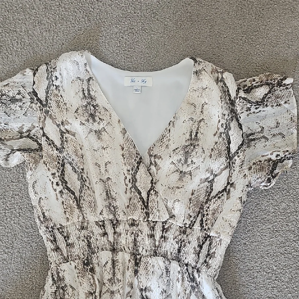 Elegant Snake Print Dress - Picture 4 of 6